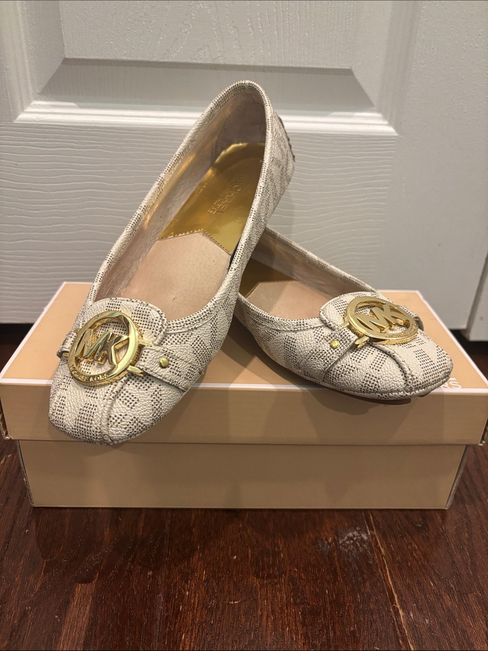 Michael Kors Vanilla MK Logo Fulton Ballet Flats 7 1/2 EUC